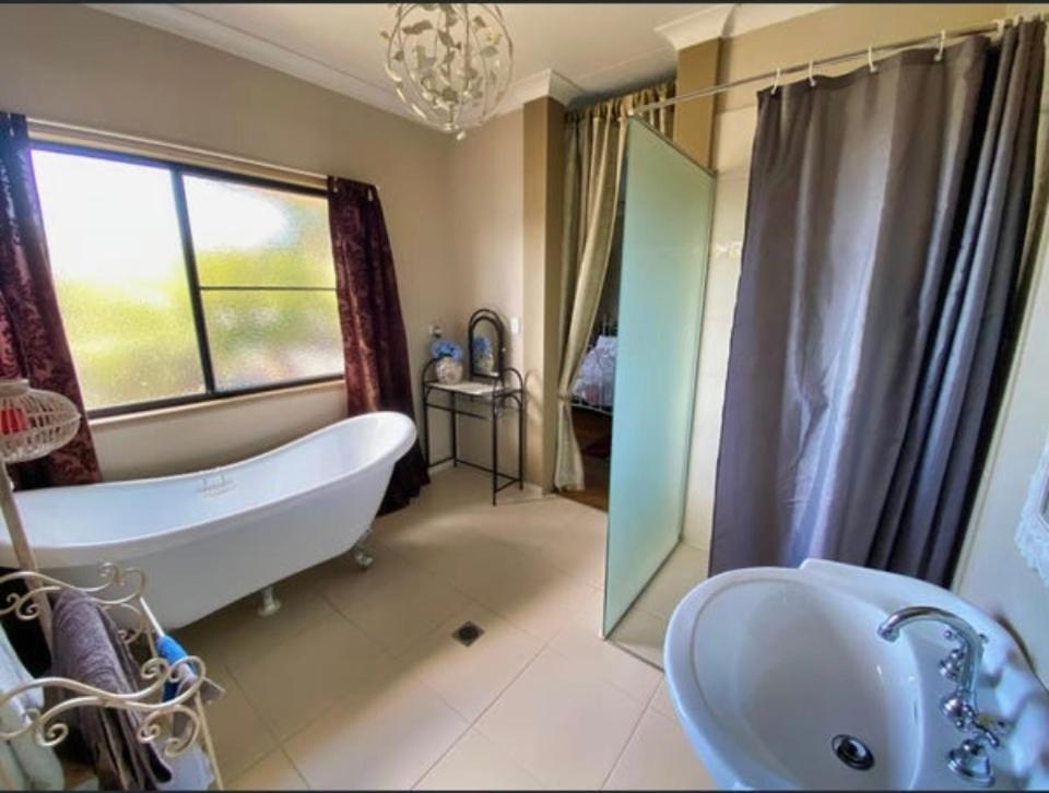 Golden Lace B&B Sarina ภายนอก รูปภาพ