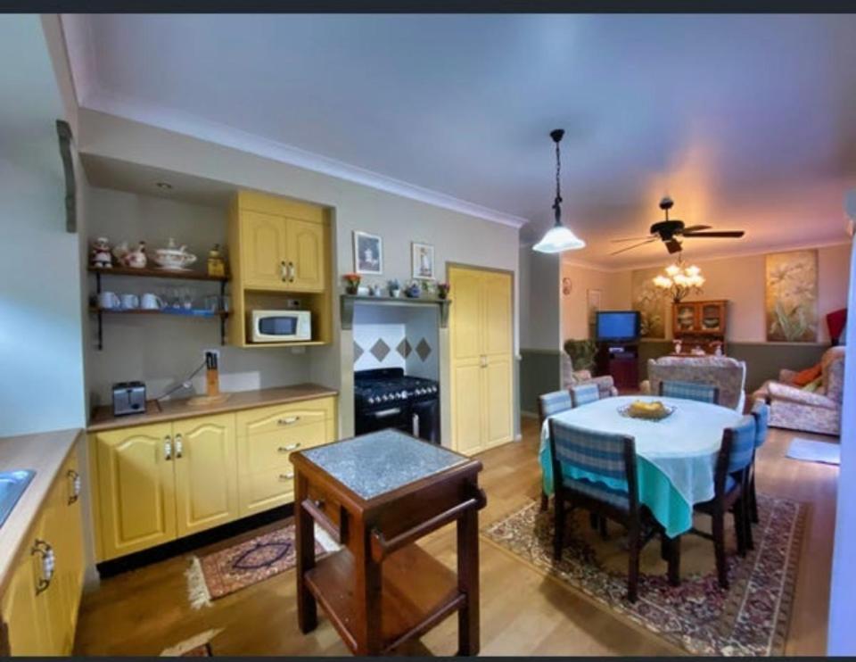 Golden Lace B&B Sarina ภายนอก รูปภาพ